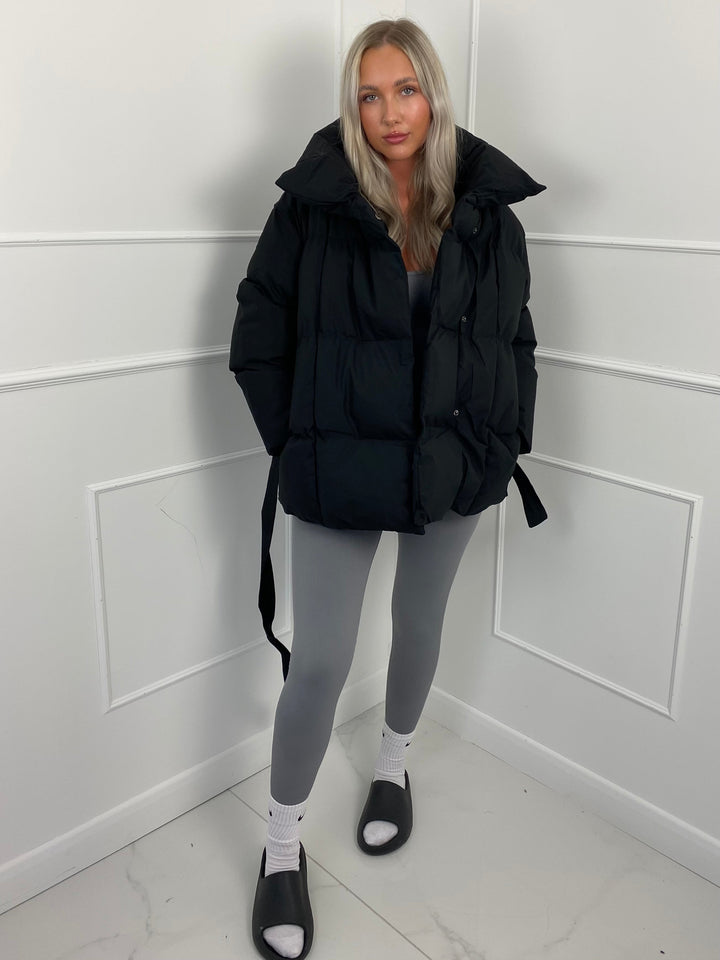 KARLY - Krátká péřová bunda s opaskem