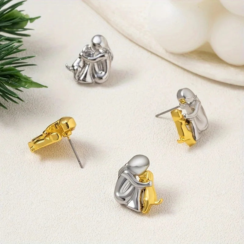 Süße Zweifarbige Umarmungs Ohrstecker in Silber & Gold