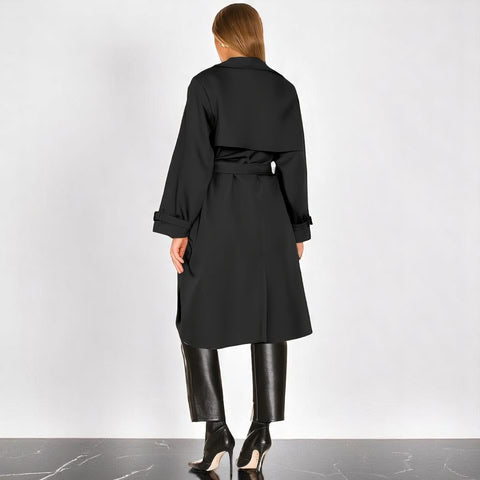 Dobromila – Elegantní Trenčkot s Nadčasovým Stylem